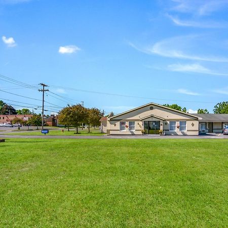 Rodeway Inn Weedsport Exterior photo